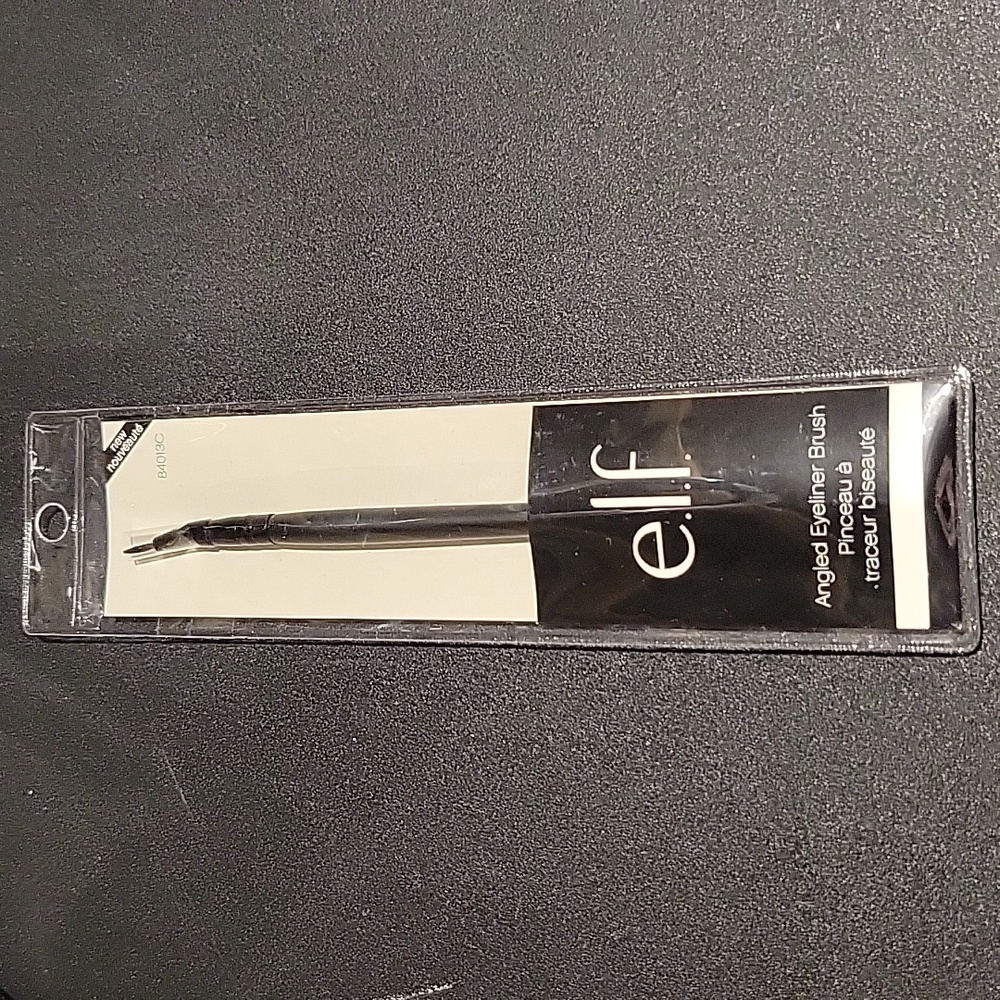 e.l.f Angled Eyeliner brush